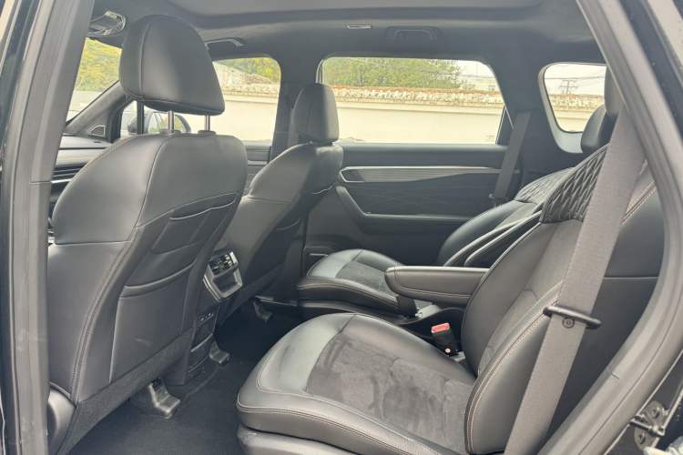 Used Geely Auto Haoyue L 2025 2.0T DCT Luxury Edition Interior 4