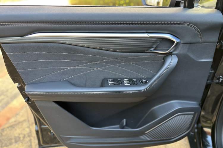 Used Geely Auto Haoyue L 2025 2.0T DCT Luxury Edition Interior 7