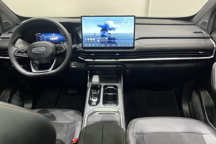 Used Geely Auto Haoyue L 2025 2.0T DCT Luxury Edition Interior 7