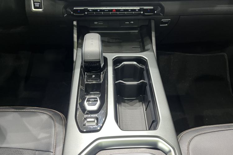 Used Geely Auto Haoyue L 2025 2.0T DCT Luxury Edition Interior 8