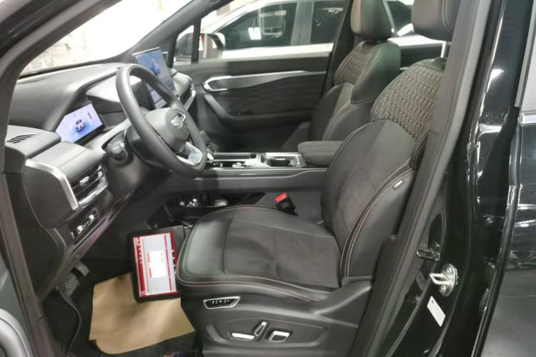 Used Geely Auto Haoyue L 2025 2.0T DCT Luxury Edition Left Front Seat