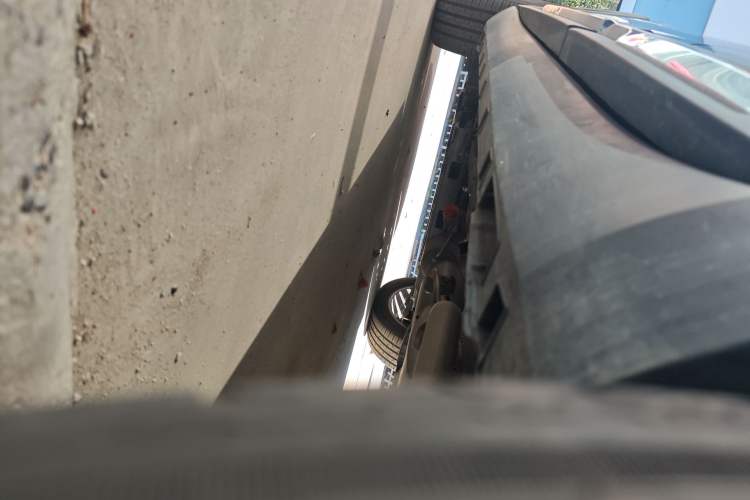 Used Geely Auto Haoyue L 2025 2.0T DCT Luxury Edition Left Side Sill
