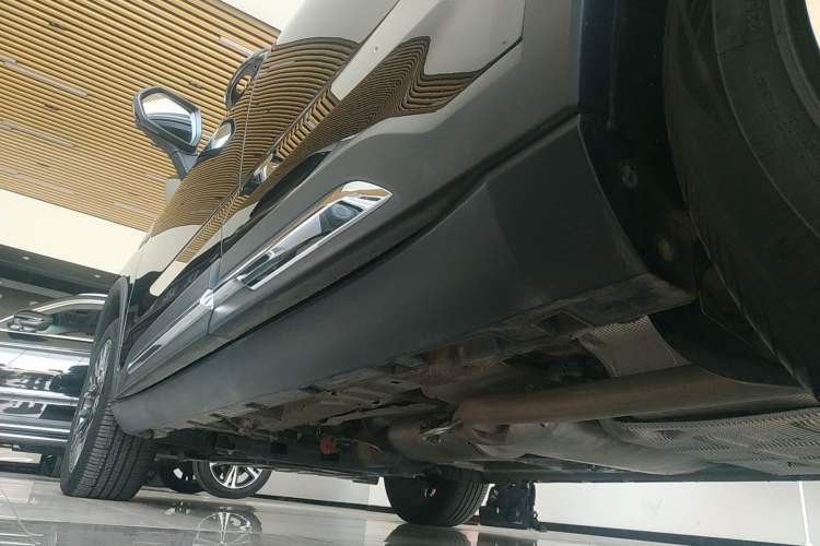 Used Geely Auto Haoyue L 2025 2.0T DCT Luxury Edition Left Side Sill
