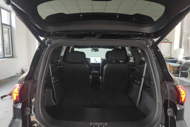 Used Geely Auto Haoyue L 2025 2.0T DCT Luxury Edition Trunk