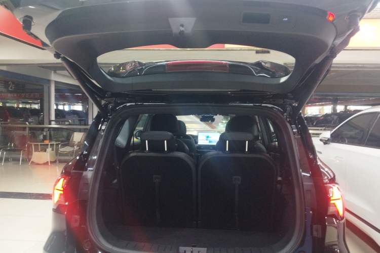Used Geely Auto Haoyue L 2025 2.0T DCT Luxury Edition Trunk
