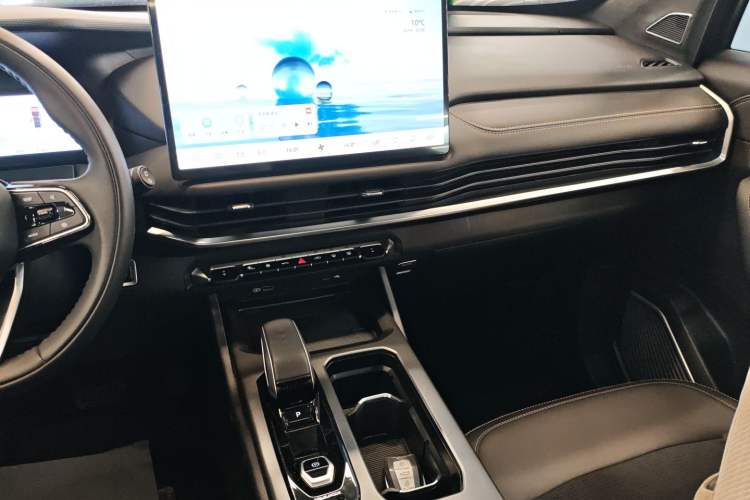 Used Geely Auto Haoyue L 2025 2.0T DCT Luxury Edition Audio And AC Panel