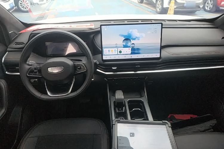 Used Geely Auto Haoyue L 2025 2.0T DCT Luxury Edition Center Console