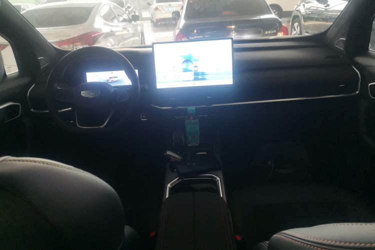 Used Geely Auto Haoyue L 2025 2.0T DCT Luxury Edition Center Console