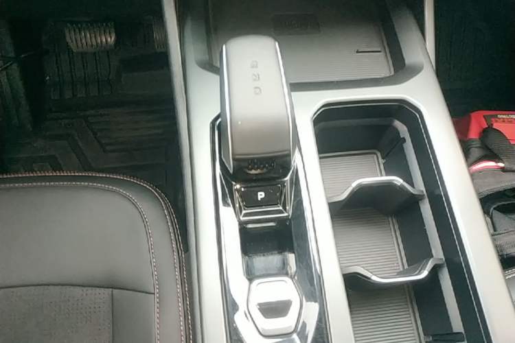 Used Geely Auto Haoyue L 2025 2.0T DCT Luxury Edition Gear Lever