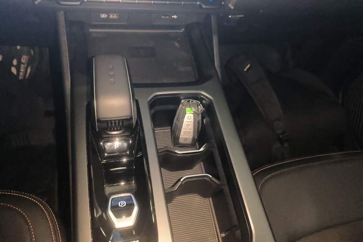 Used Geely Auto Haoyue L 2025 2.0T DCT Luxury Edition Gear Lever