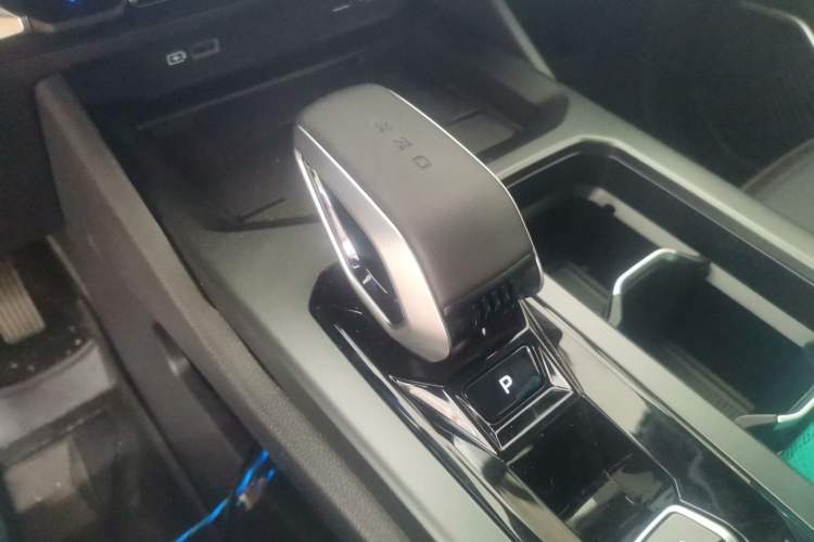 Used Geely Auto Haoyue L 2025 2.0T DCT Luxury Edition Gear Lever