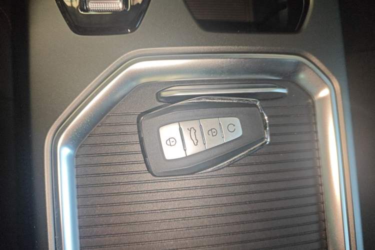 Used Geely Auto Haoyue L 2025 2.0T DCT Luxury Edition Interior 1