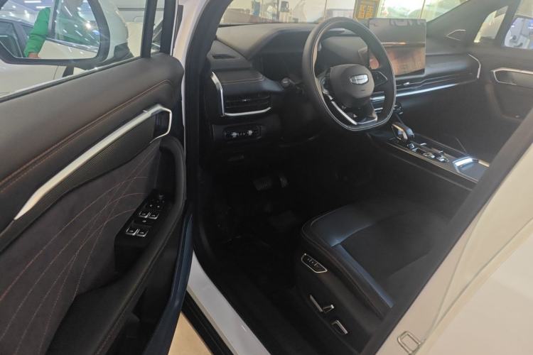 Used Geely Auto Haoyue L 2025 2.0T DCT Luxury Edition Interior 3
