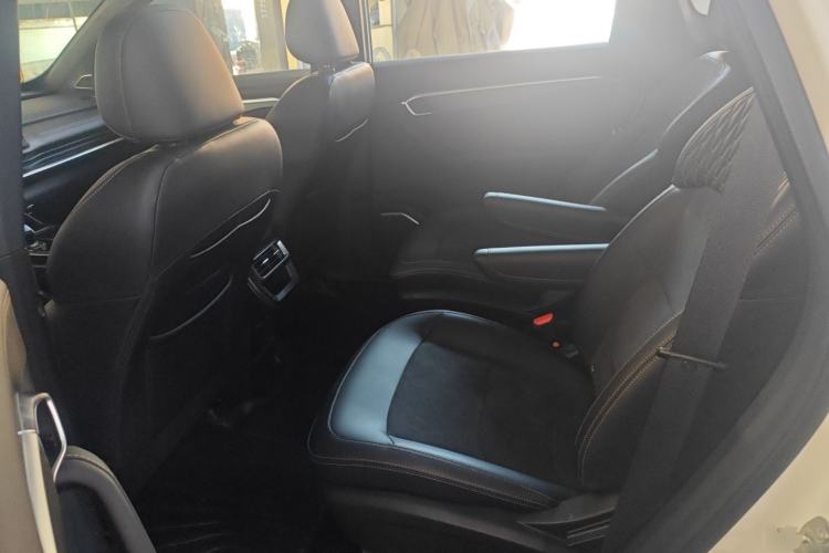 Used Geely Auto Haoyue L 2025 2.0T DCT Luxury Edition Interior 4
