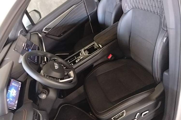 Used Geely Auto Haoyue L 2025 2.0T DCT Luxury Edition Left Front Seat