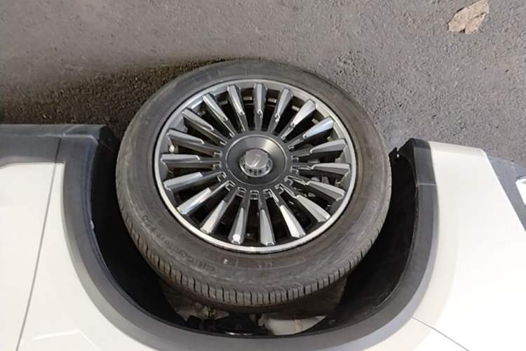 Used Geely Auto Haoyue L 2025 2.0T DCT Luxury Edition Left Front Wheel Hub