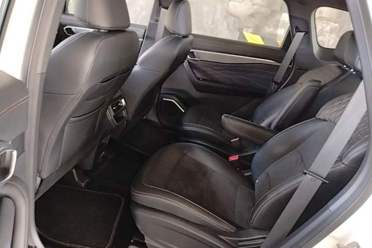 Used Geely Auto Haoyue L 2025 2.0T DCT Luxury Edition Left Rear Seat