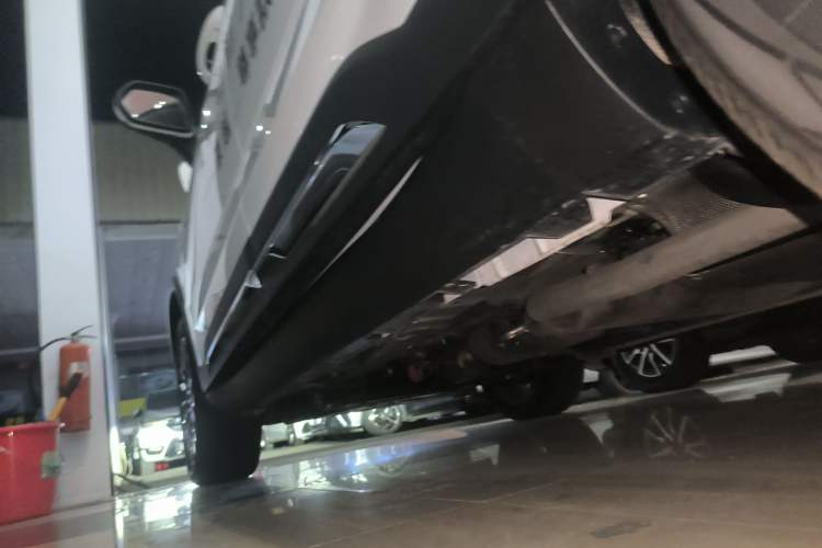 Used Geely Auto Haoyue L 2025 2.0T DCT Luxury Edition Left Side Sill