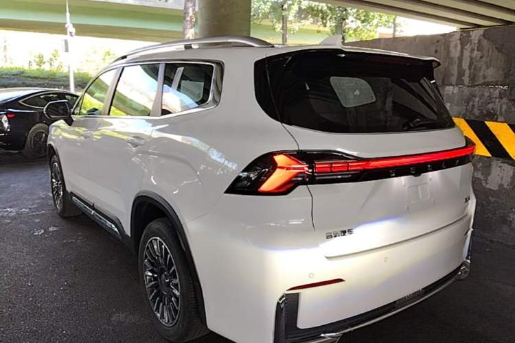Used Geely Auto Haoyue L 2025 2.0T DCT Luxury Edition Rear Left 45 Deg