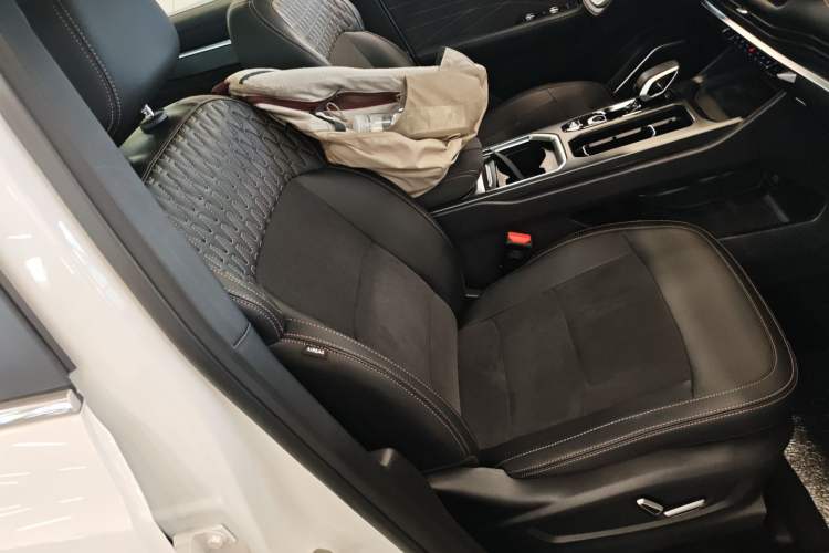 Used Geely Auto Haoyue L 2025 2.0T DCT Luxury Edition Right Front Seat