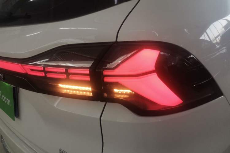 Used Geely Auto Haoyue L 2025 2.0T DCT Luxury Edition Right Rear Taillight