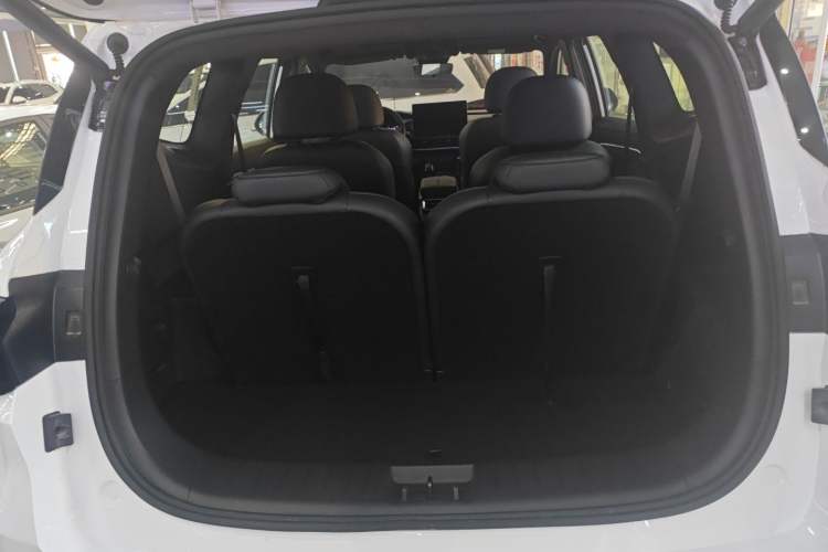 Used Geely Auto Haoyue L 2025 2.0T DCT Luxury Edition Trunk