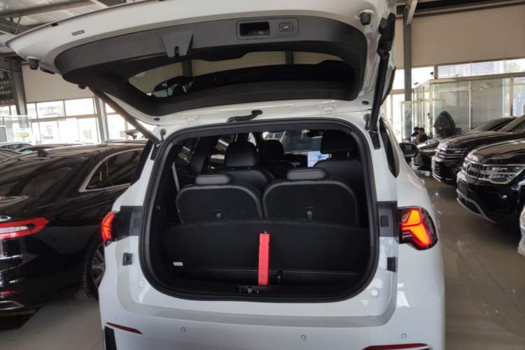 Used Geely Auto Haoyue L 2025 2.0T DCT Luxury Edition Trunk