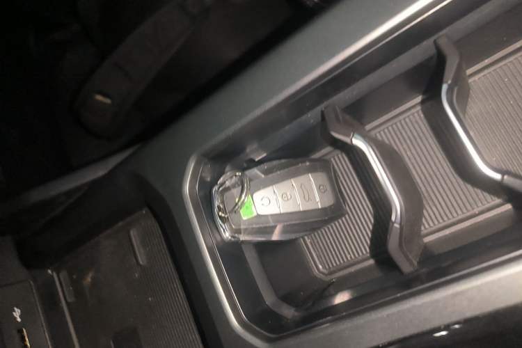 Used Geely Auto Haoyue L 2025 2.0T DCT Luxury Edition Vehicle Key