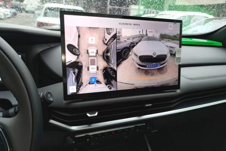 Used Geely Auto Haoyue L 2026 Model 2.0TD DCT Bliss 7-Seater Audio And AC Panel