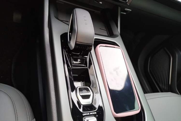 Used Geely Auto Haoyue L 2026 Model 2.0TD DCT Bliss 7-Seater Gear Lever