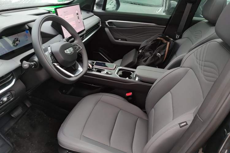 Used Geely Auto Haoyue L 2026 Model 2.0TD DCT Bliss 7-Seater Left Front Seat