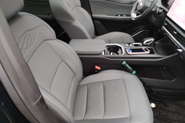 Used Geely Auto Haoyue L 2026 Model 2.0TD DCT Bliss 7-Seater Right Front Seat