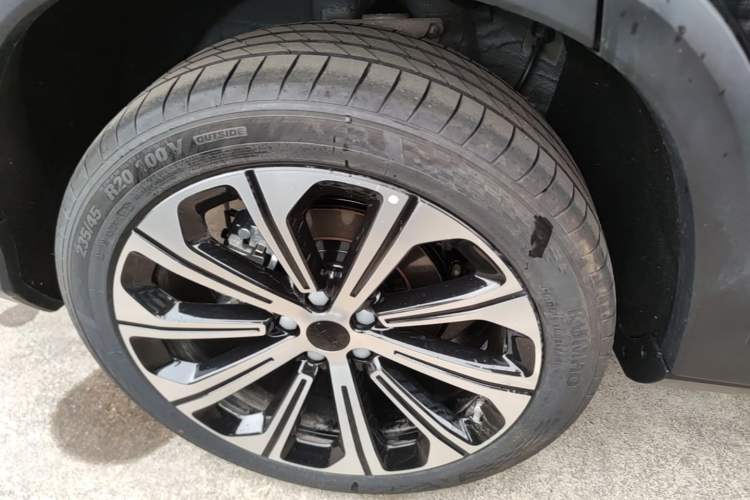 Used Geely Auto Haoyue L 2026 Model 2.0TD DCT Bliss 7-Seater Right Rear Wheel Hub