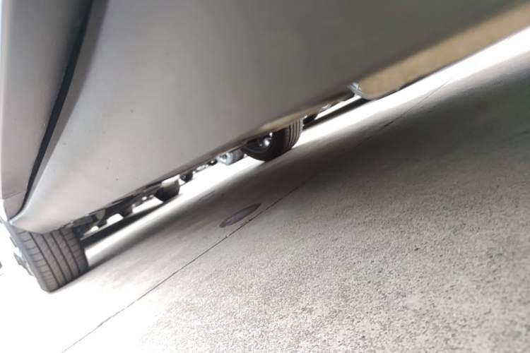 Used Geely Auto Haoyue L 2026 Model 2.0TD DCT Bliss 7-Seater Right Side Sill