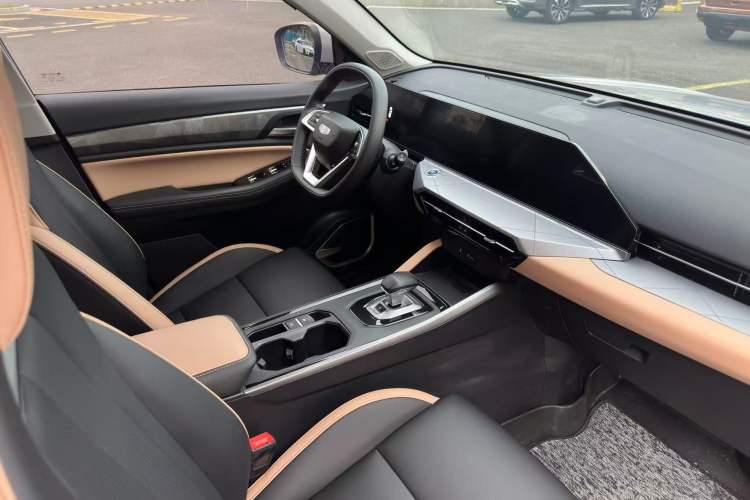 Used Geely Auto Haoyue PRO 2024 1.5T DCT Zongheng+ Interior 2