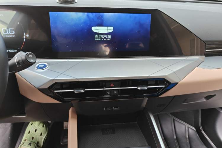 Used Geely Auto Haoyue PRO 2024 1.5T DCT Zongheng+ Audio And AC Panel