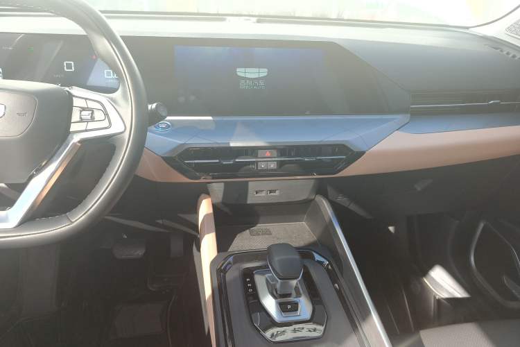 Used Geely Auto Haoyue PRO 2024 1.5T DCT Zongheng+ Audio And AC Panel