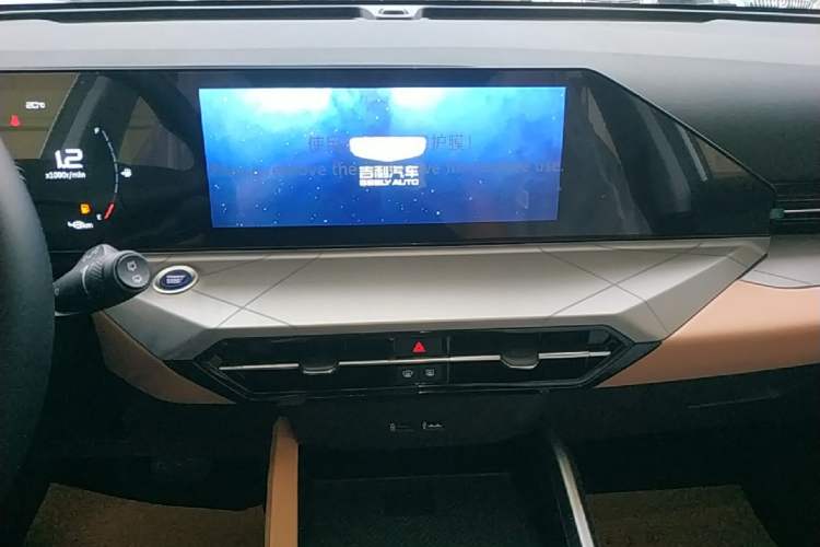 Used Geely Auto Haoyue PRO 2024 1.5T DCT Ultimate Edition Audio And AC Panel