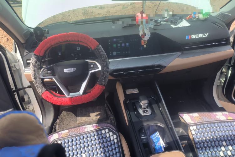Used Geely Auto Haoyue PRO 2024 1.5T DCT Zongheng+ Center Console