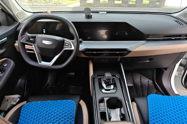 Used Geely Auto Haoyue PRO 2024 1.5T DCT Zongheng+ Center Console