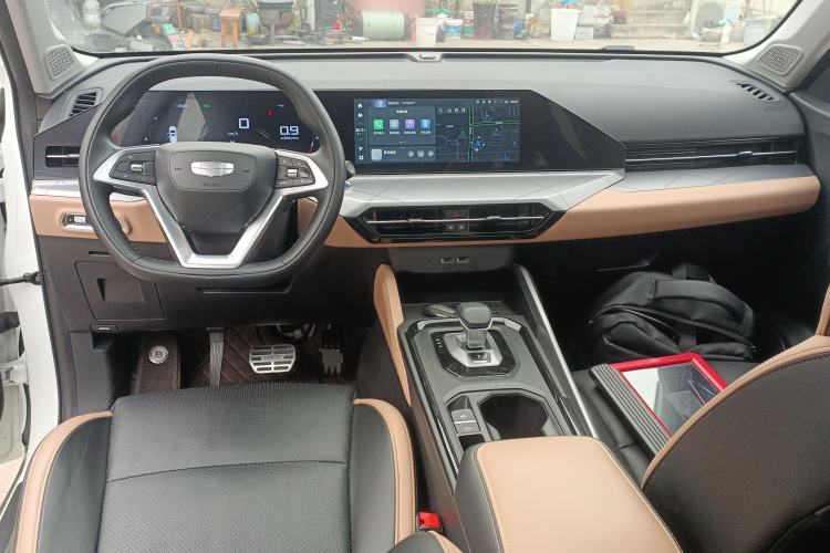 Used Geely Auto Haoyue PRO 2024 1.5T DCT Zongheng+ Center Console