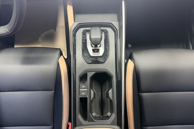 Used Geely Auto Haoyue PRO 2024 1.5T DCT Zongheng+ Interior 4