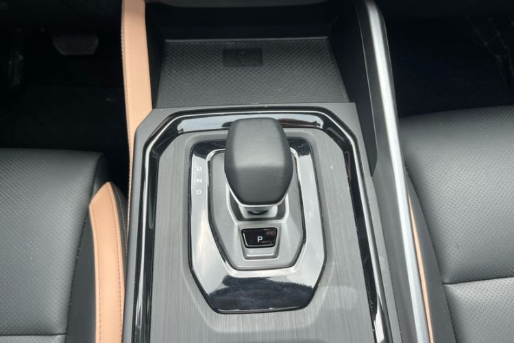 Used Geely Auto Haoyue PRO 2024 1.5T DCT Zongheng+ Interior 4