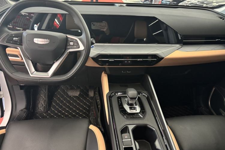Used Geely Auto Haoyue PRO 2024 1.5T DCT Zongheng+ Interior 4