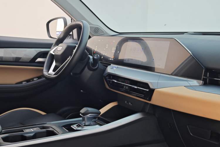 Used Geely Auto Haoyue PRO 2024 1.5T DCT Zongheng+ Interior 6