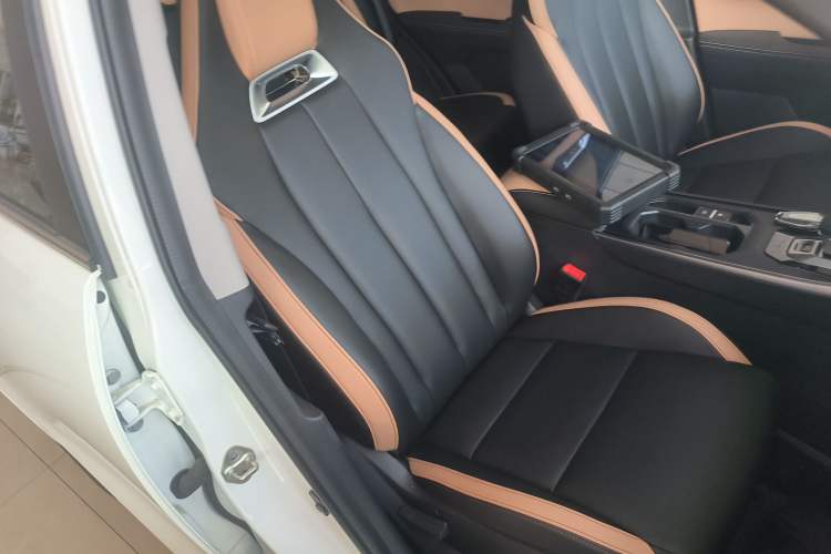 Used Geely Auto Haoyue PRO 2024 1.5T DCT Zongheng+ Right Front Seat