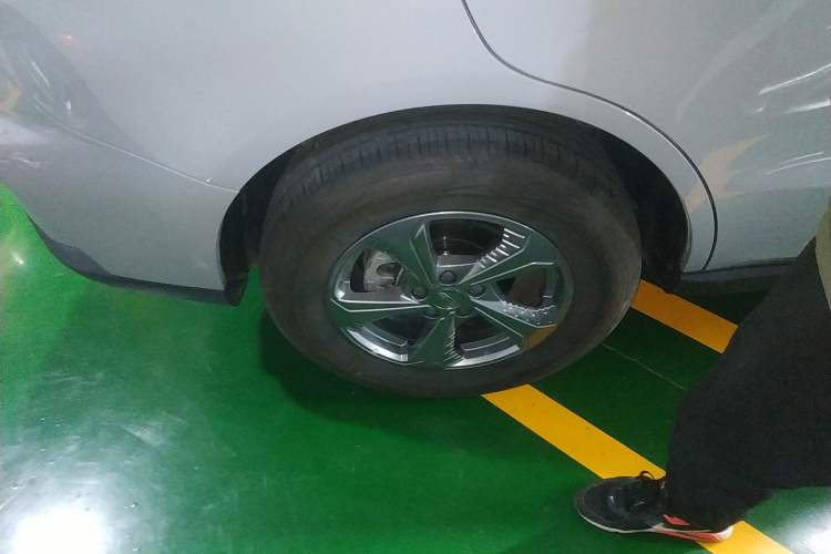 Used Geely Auto Haoyue PRO 2024 1.5T DCT Crosswise Edition Right Rear Wheel Hub
