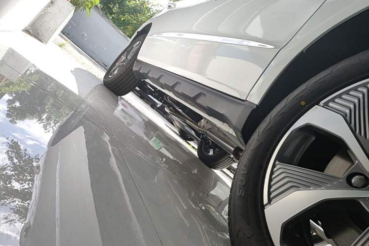 Used Geely Auto Haoyue PRO 2024 1.5T DCT Zongheng+ Right Side Sill