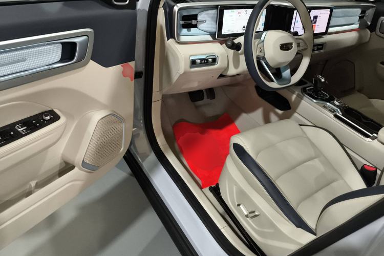 Used Geely Auto icon 2025 Linglong 1.5TD Ruyi Edition Interior 3