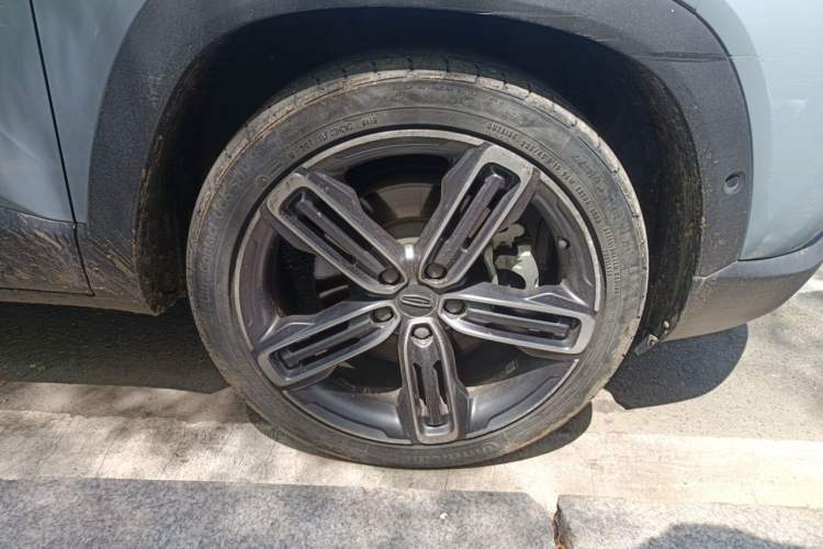 Used Geely Auto icon 2020 300T Galaxy Limited Edition Right Front Wheel Hub